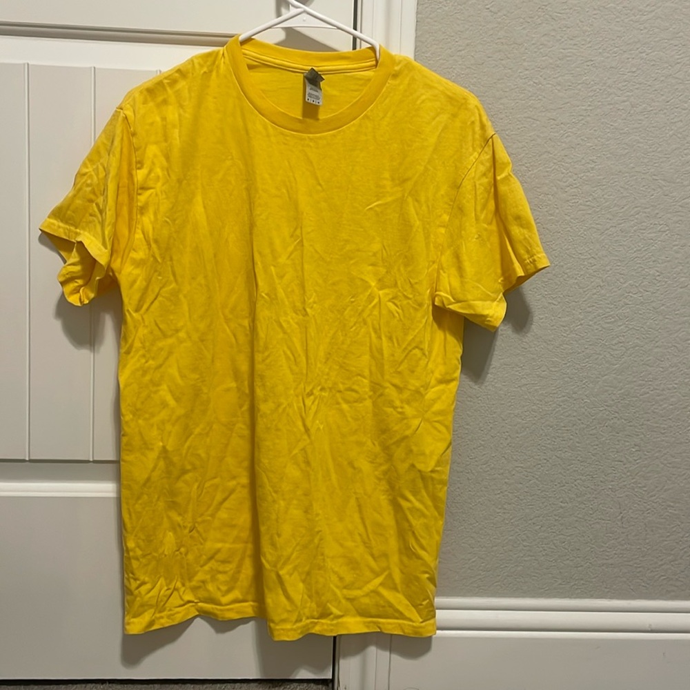Yellow Gildan T shirt